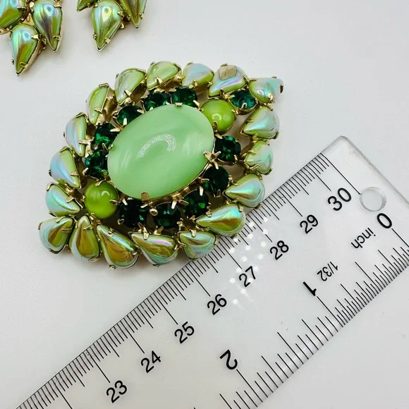 Elegant Vintage Juliana D&E Green and Gold Brooch and Earring Set - Picture 6 of 8